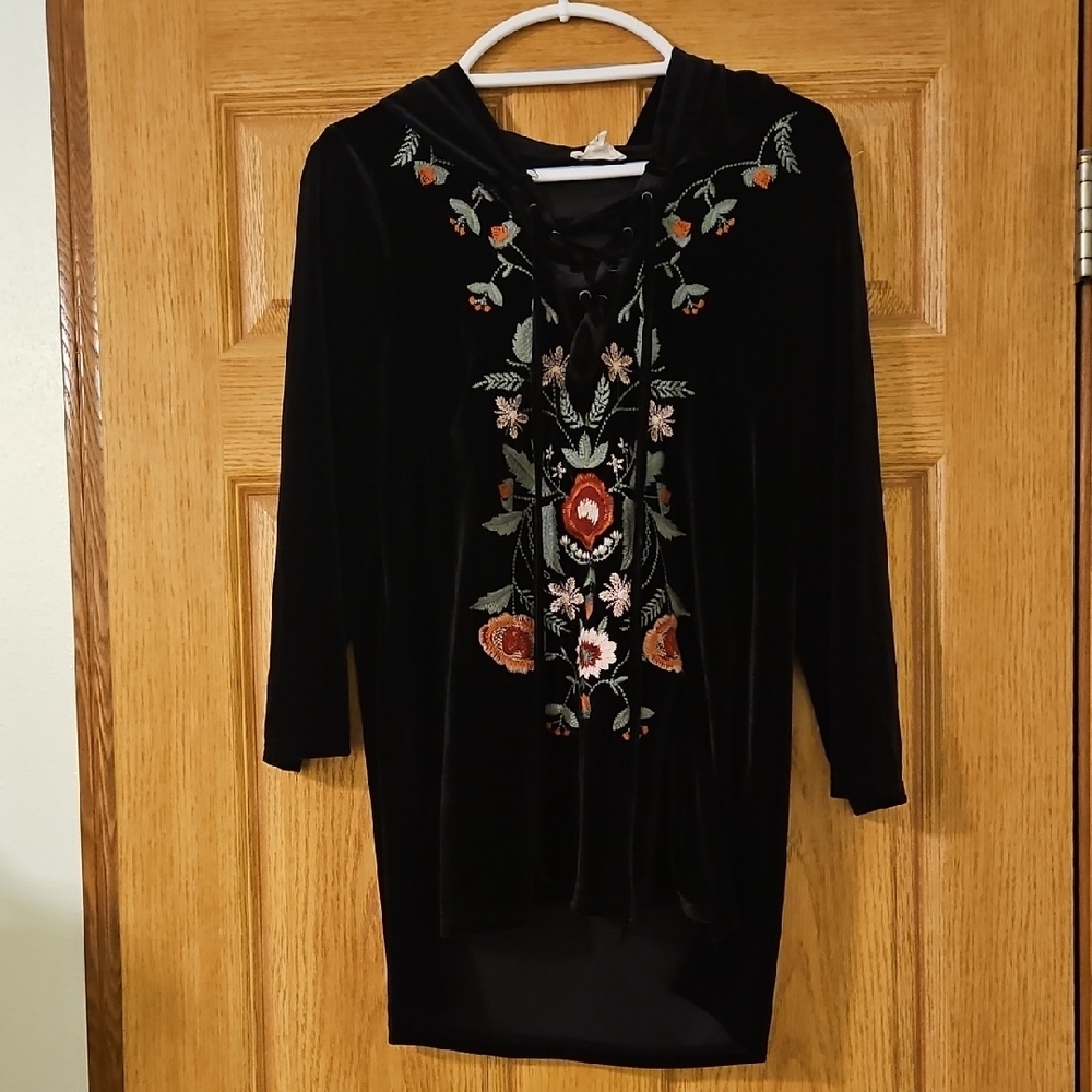 Entro Velvet Lace Up Embroidered Top With Hood Sz. L